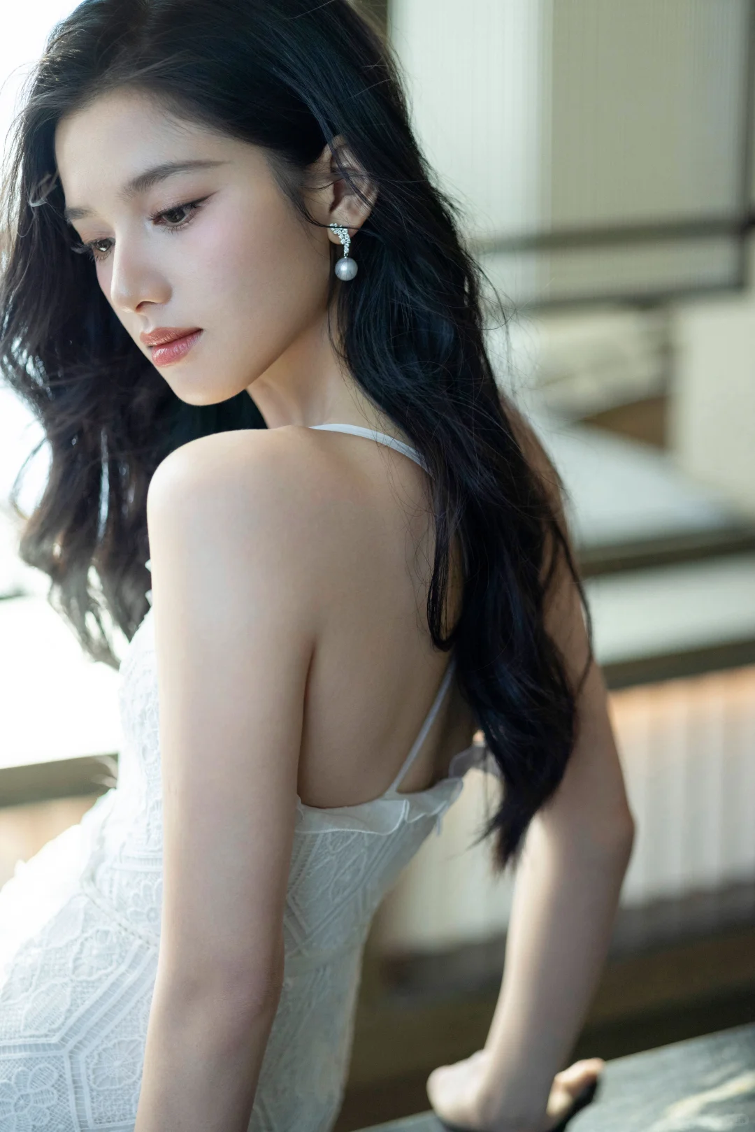 张婧仪｜兰蔻活动🤍清新大气的蕾丝白裙