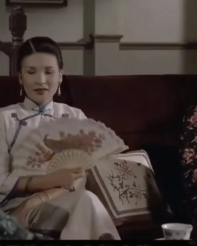 全网求助：这素谁！好美