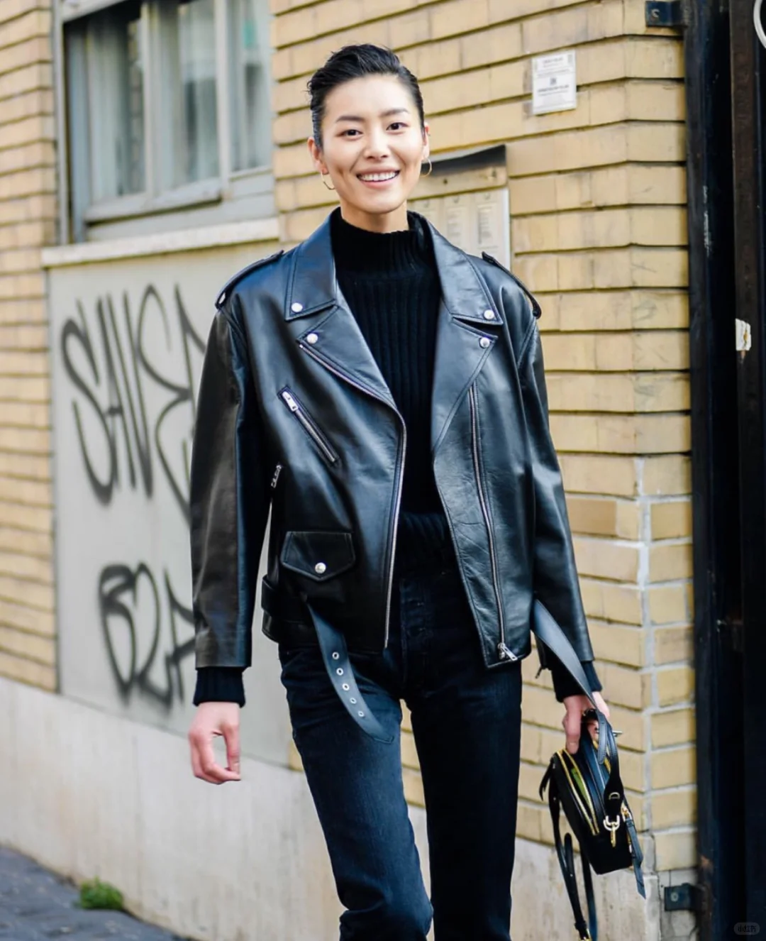 ✨考古 刘雯时装周街拍 魅力十足