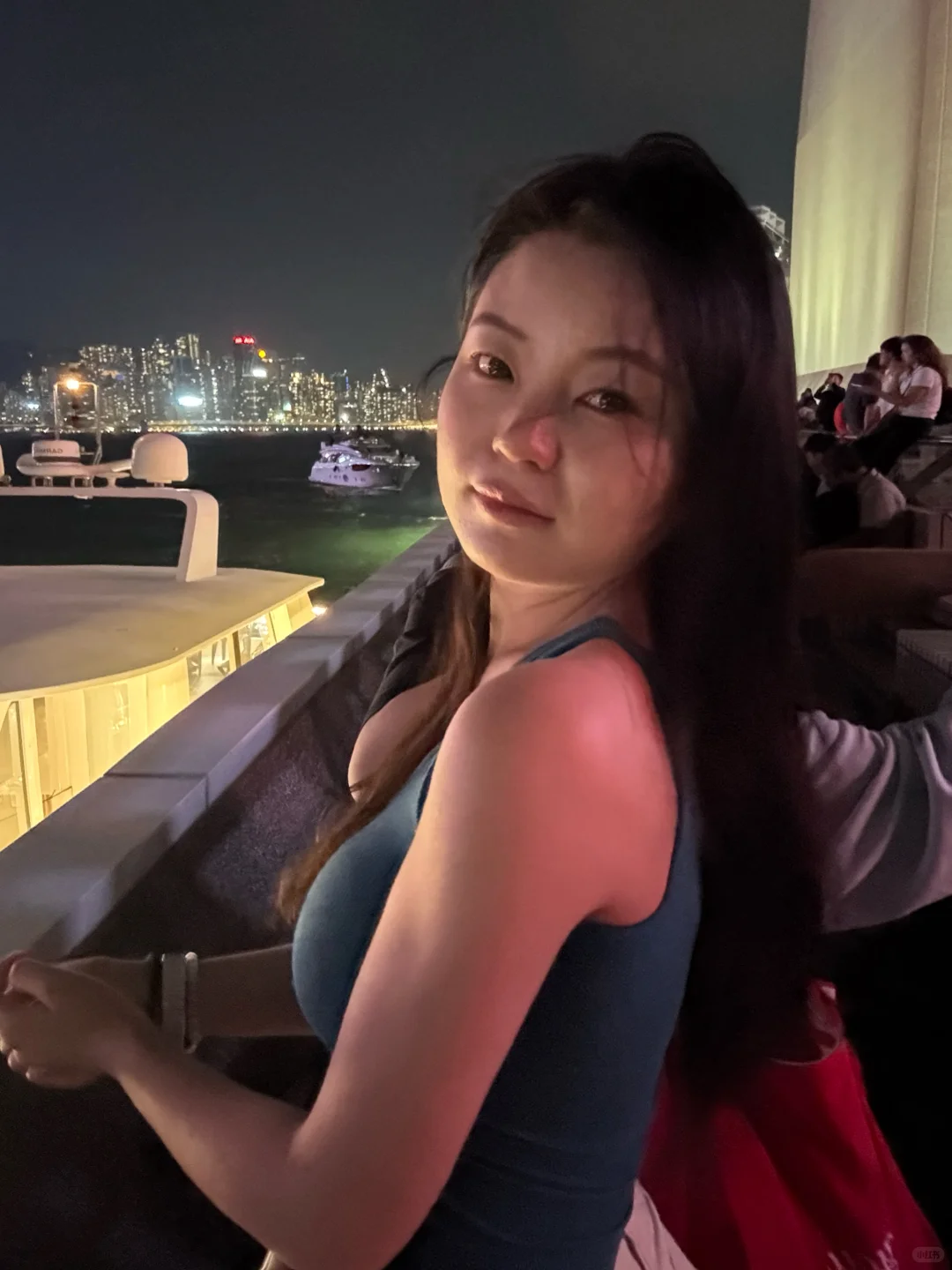 冬天也穿吊带😏