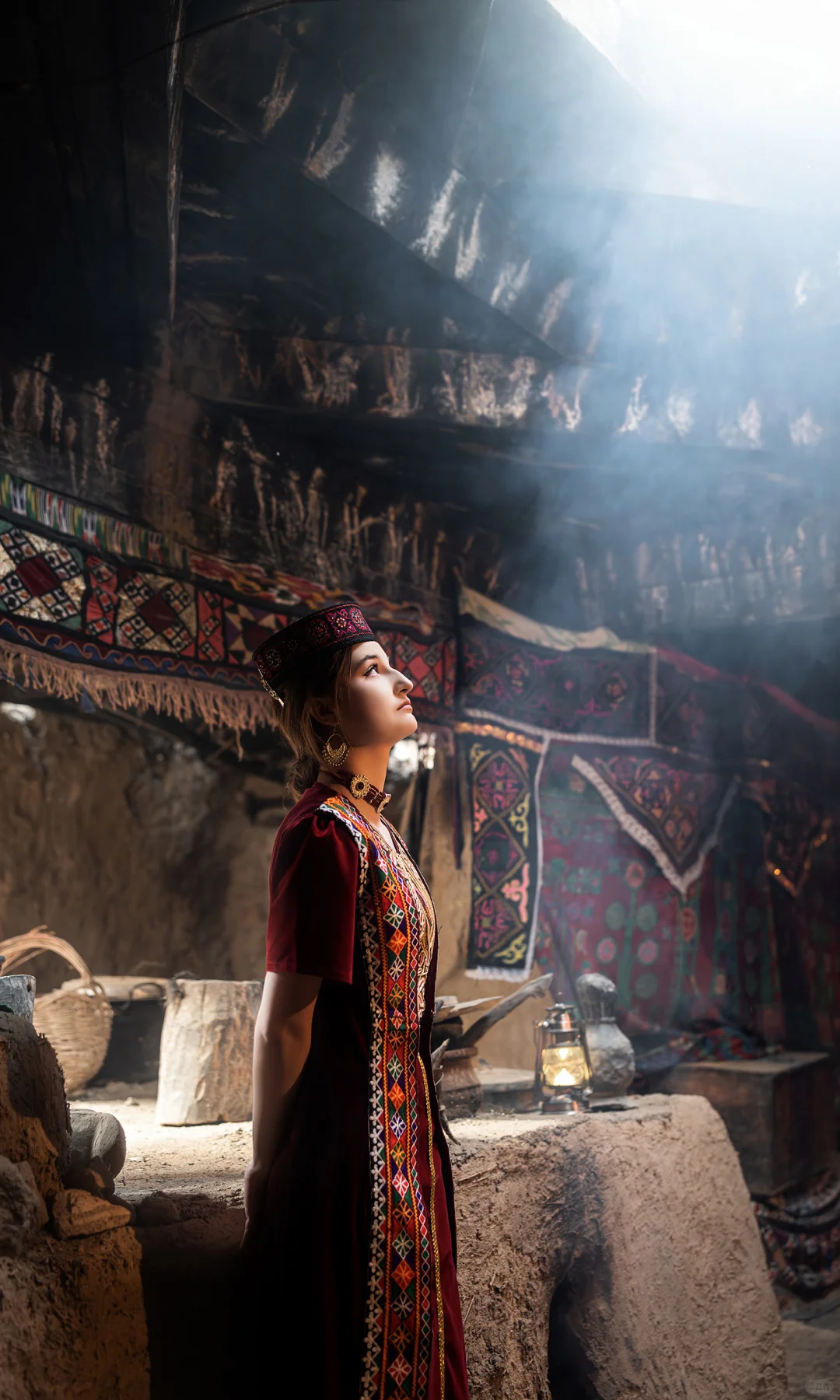 如杏花般纯洁和美丽的塔吉克女士们～