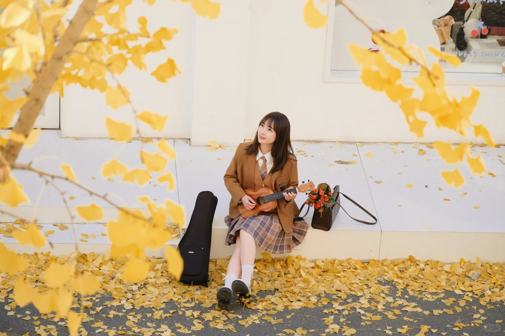 要和我一起走秋天的街吗？🍂