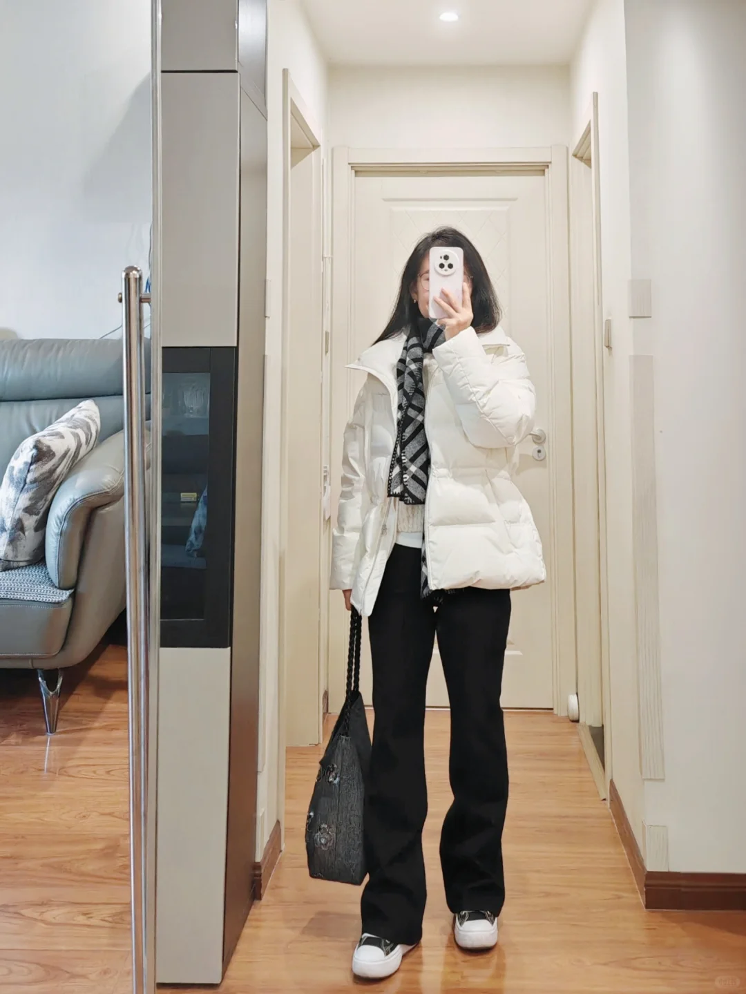 155/92 简单舒适的穿搭 羽绒服+微喇裤