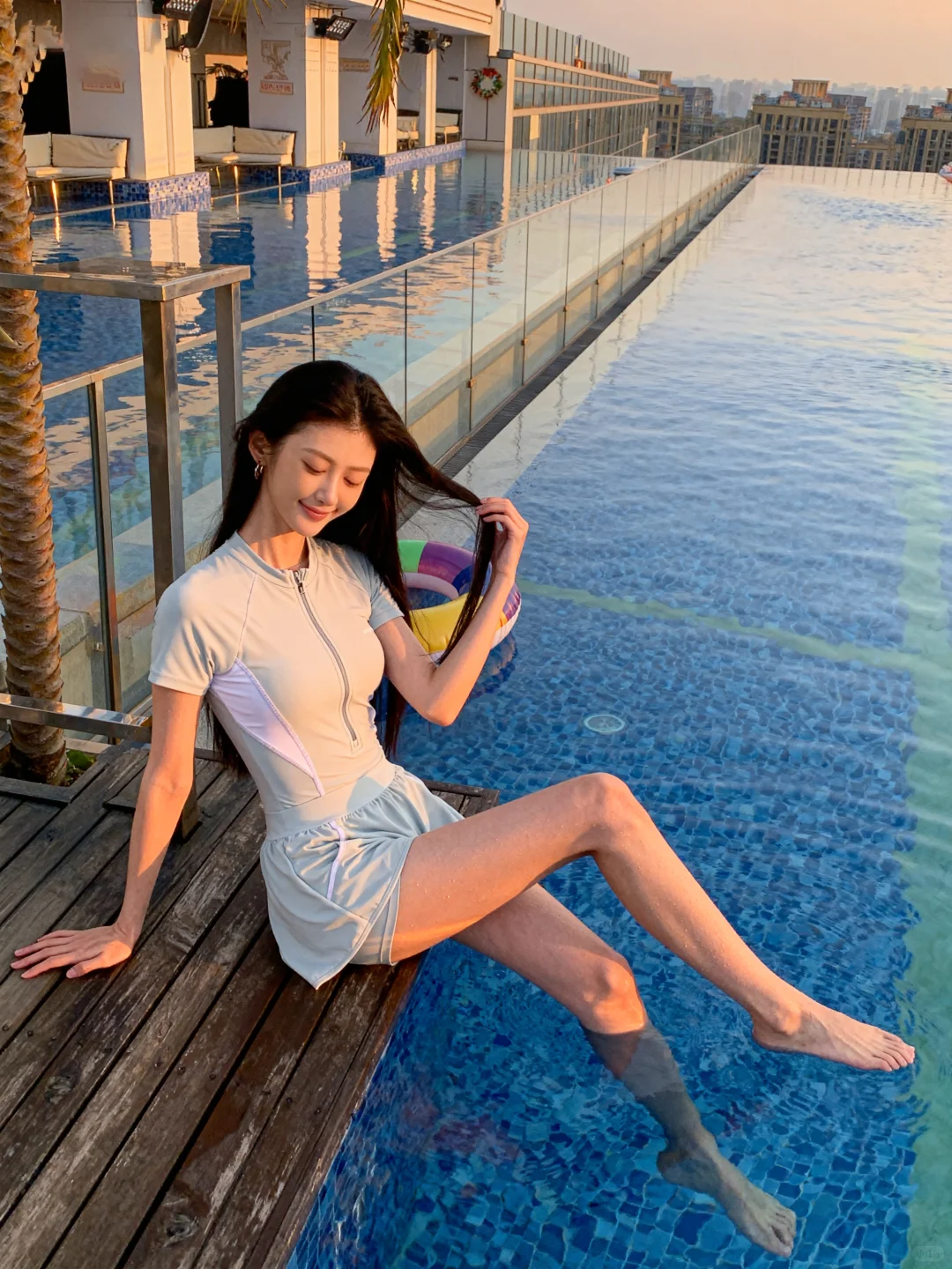 泳池日落氛围天花板！把高级感焊在身上🌇