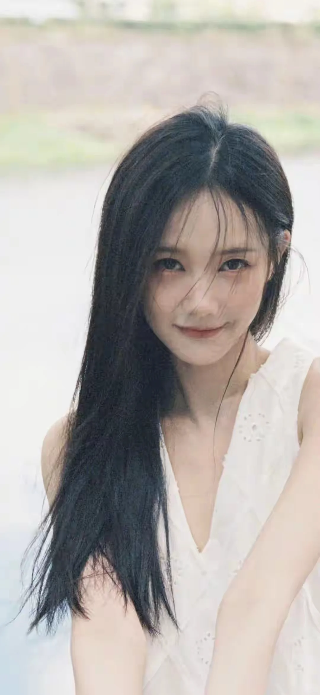 李一桐惊艳写真，秀出婀娜身段，优雅多姿，