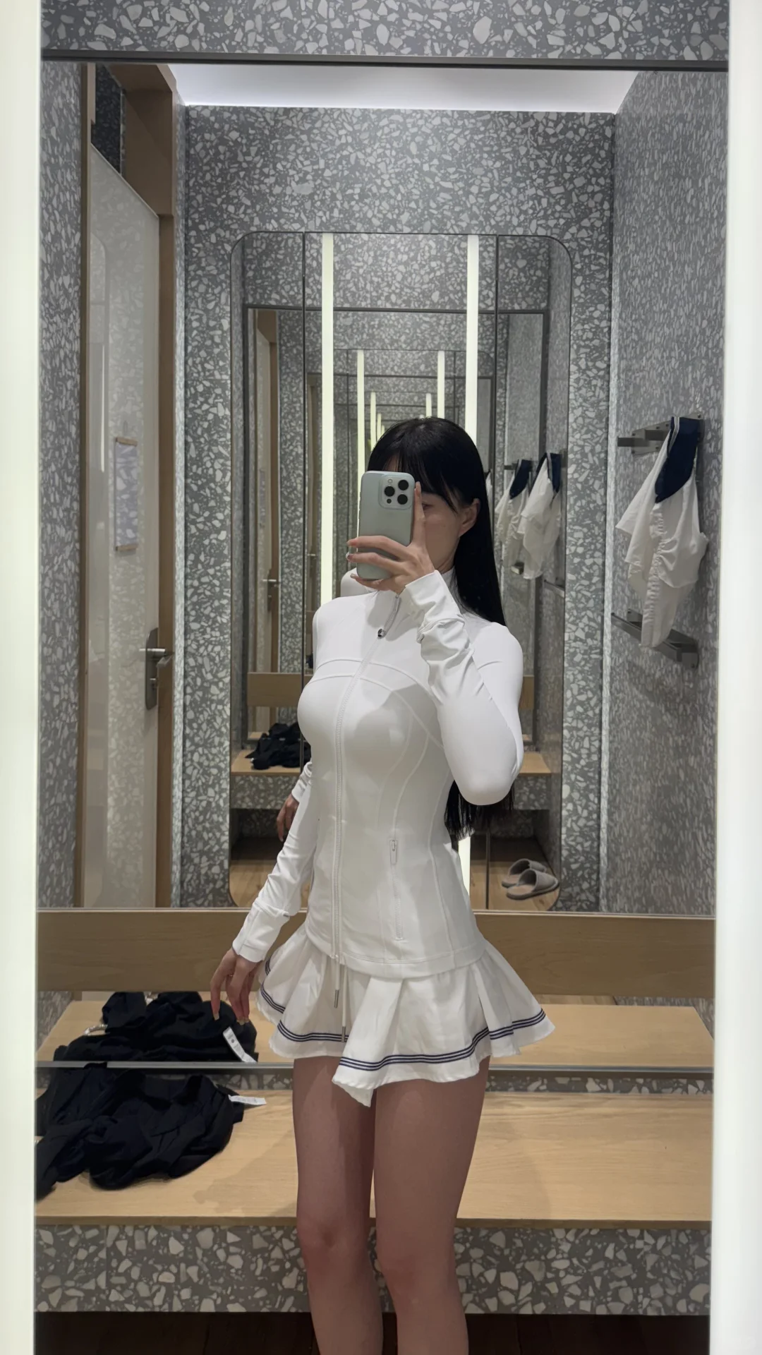 lulu define黑色0码，白色2码试穿。