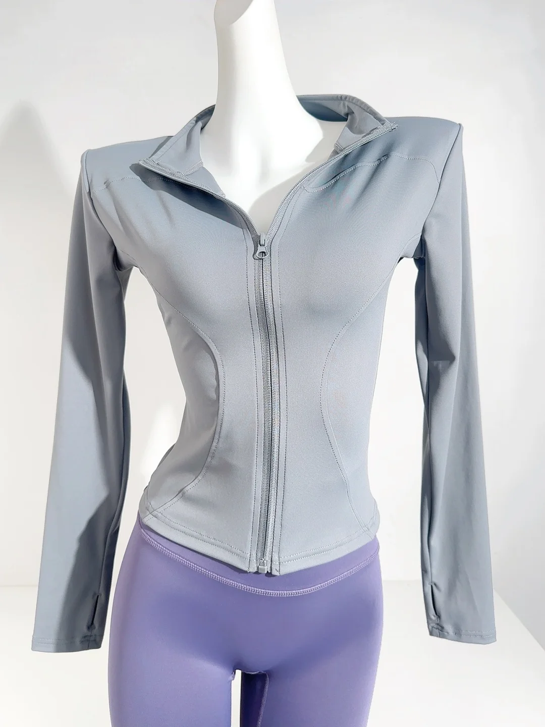 呐！显白又神秘的灰😺太显瘦了～