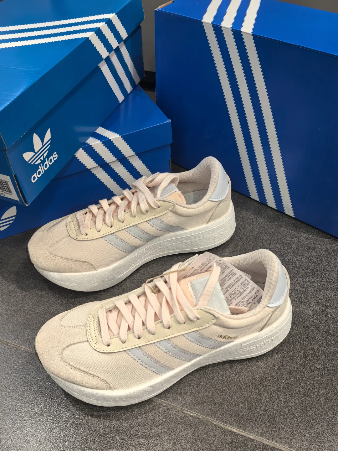 阿迪达斯三叶草CITY RNR W系列女款休闲鞋