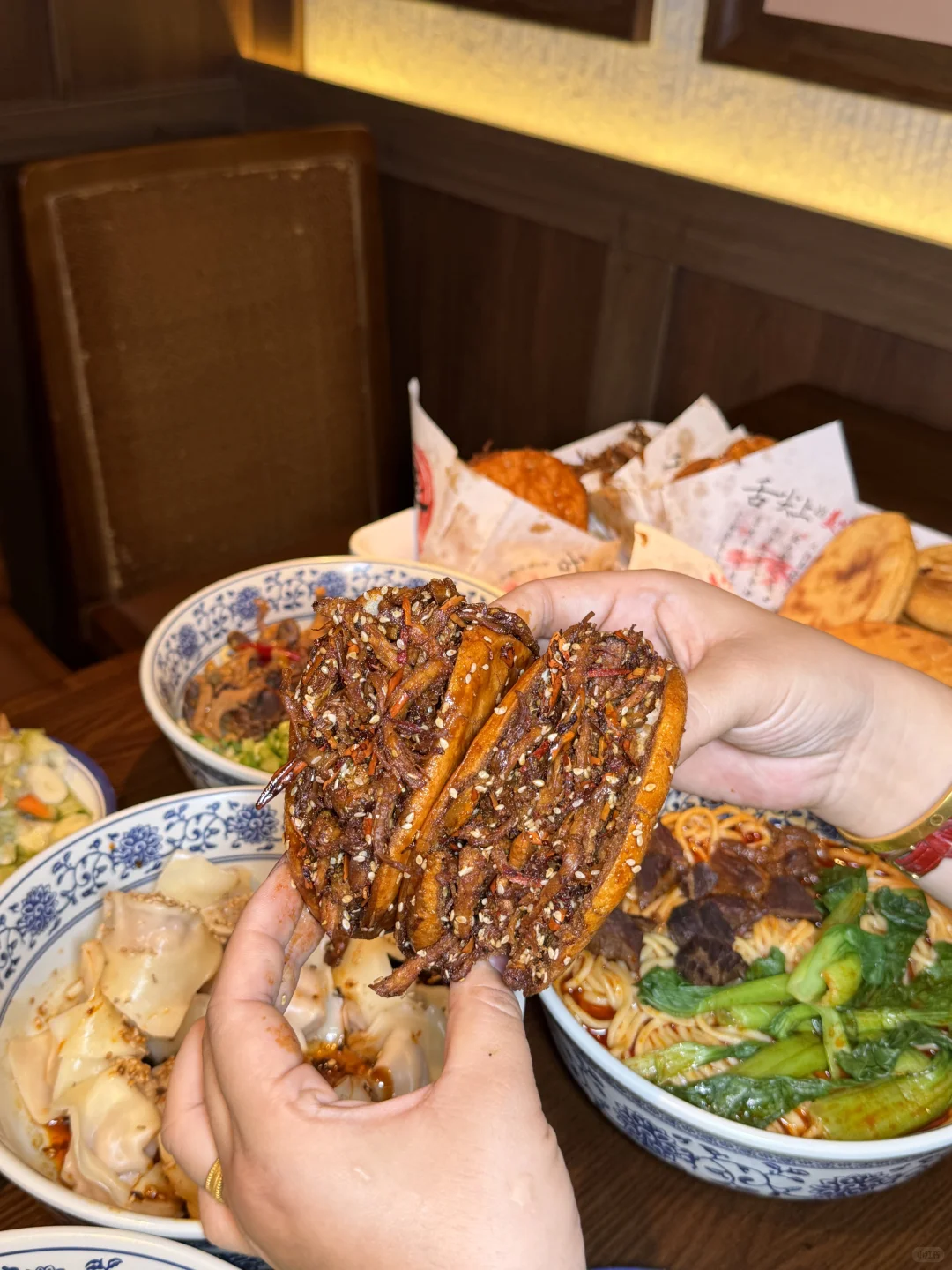 在临淄也能吃到全网爆火的✨糖醋鸡丝肉饼啦