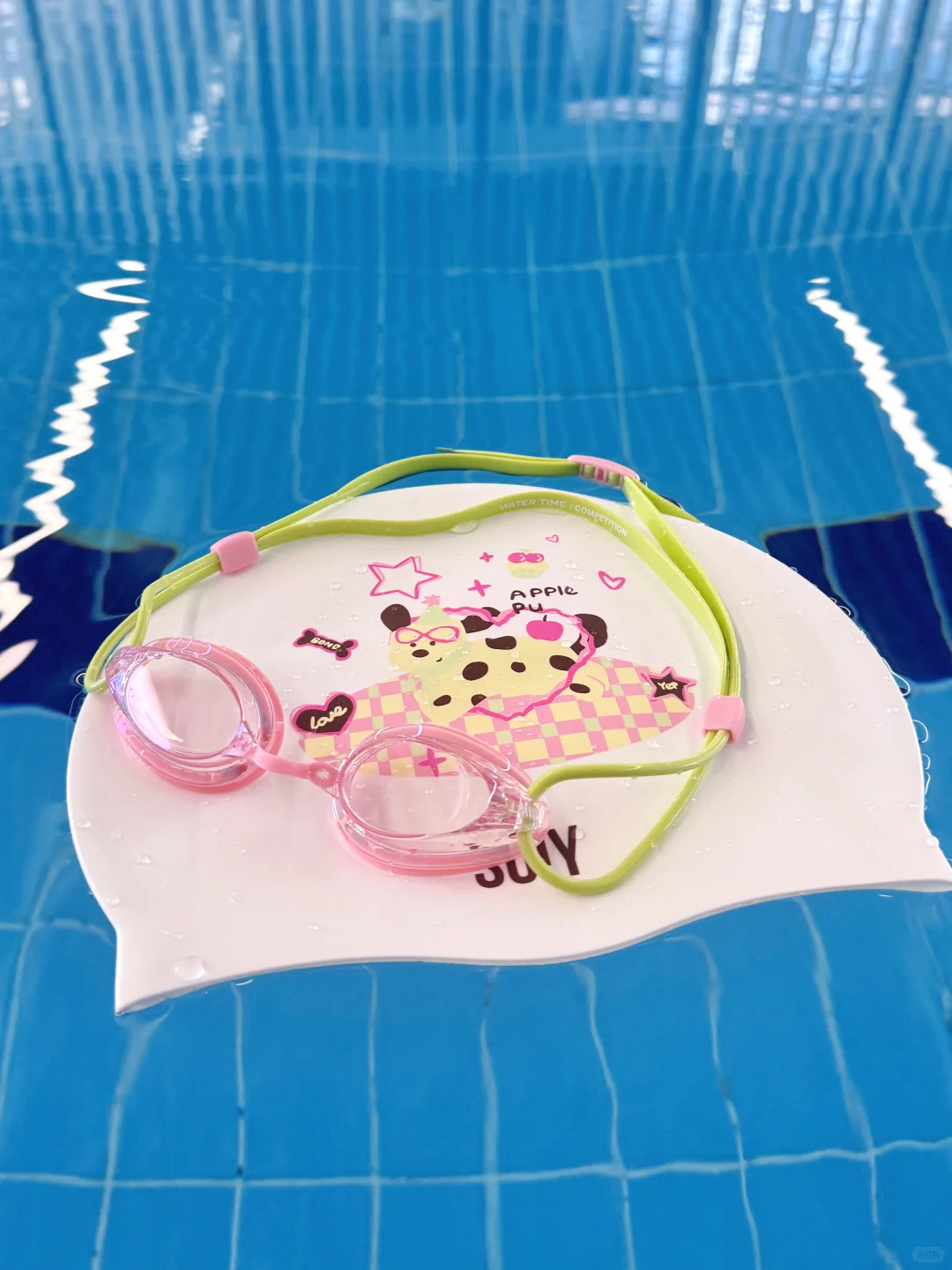 冬天还游泳就是又买了漂亮新装备🥽
