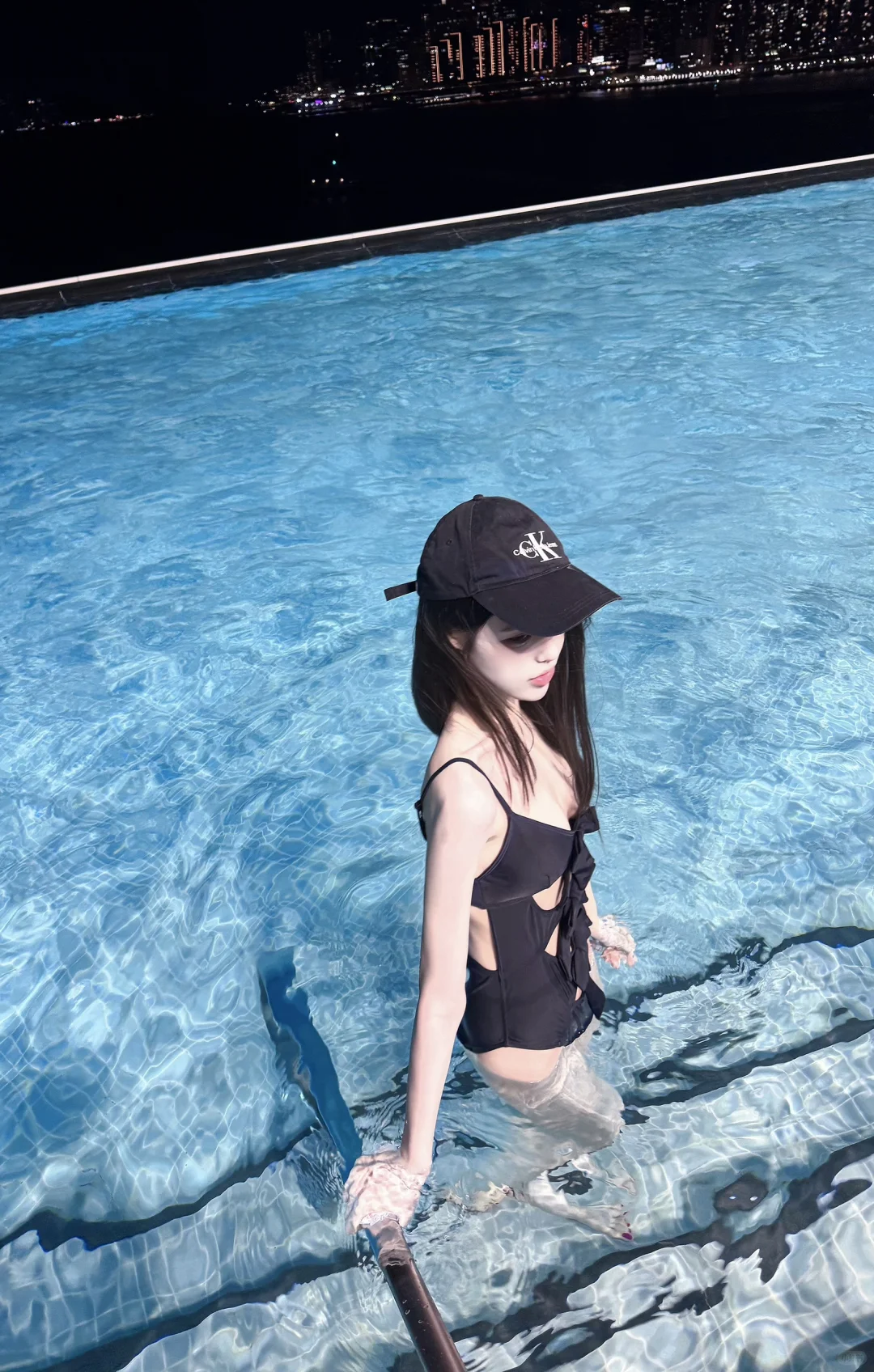 泳池拍照姿势分享～(｡ì _ í｡)