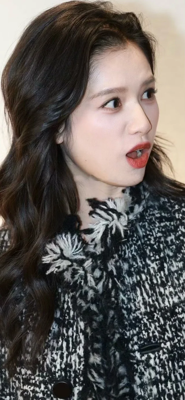 张婧仪 淡颜且高级 美的