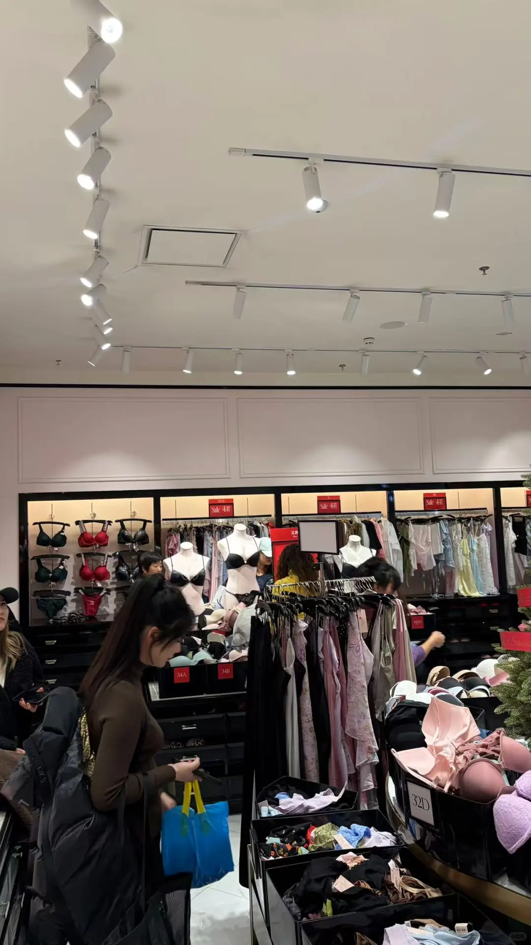 沈阳铁西万象汇维密 挤爆了挤爆了❗️❗️