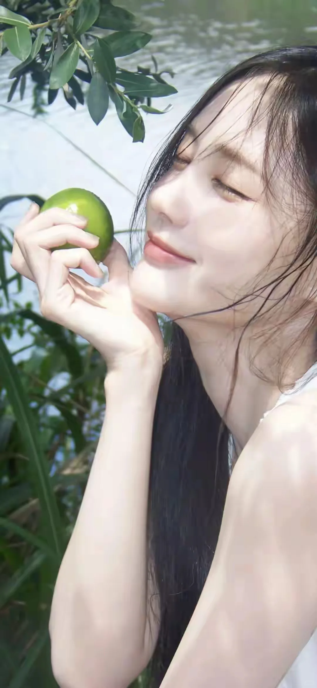 李一桐惊艳写真，秀出婀娜身段，优雅多姿，