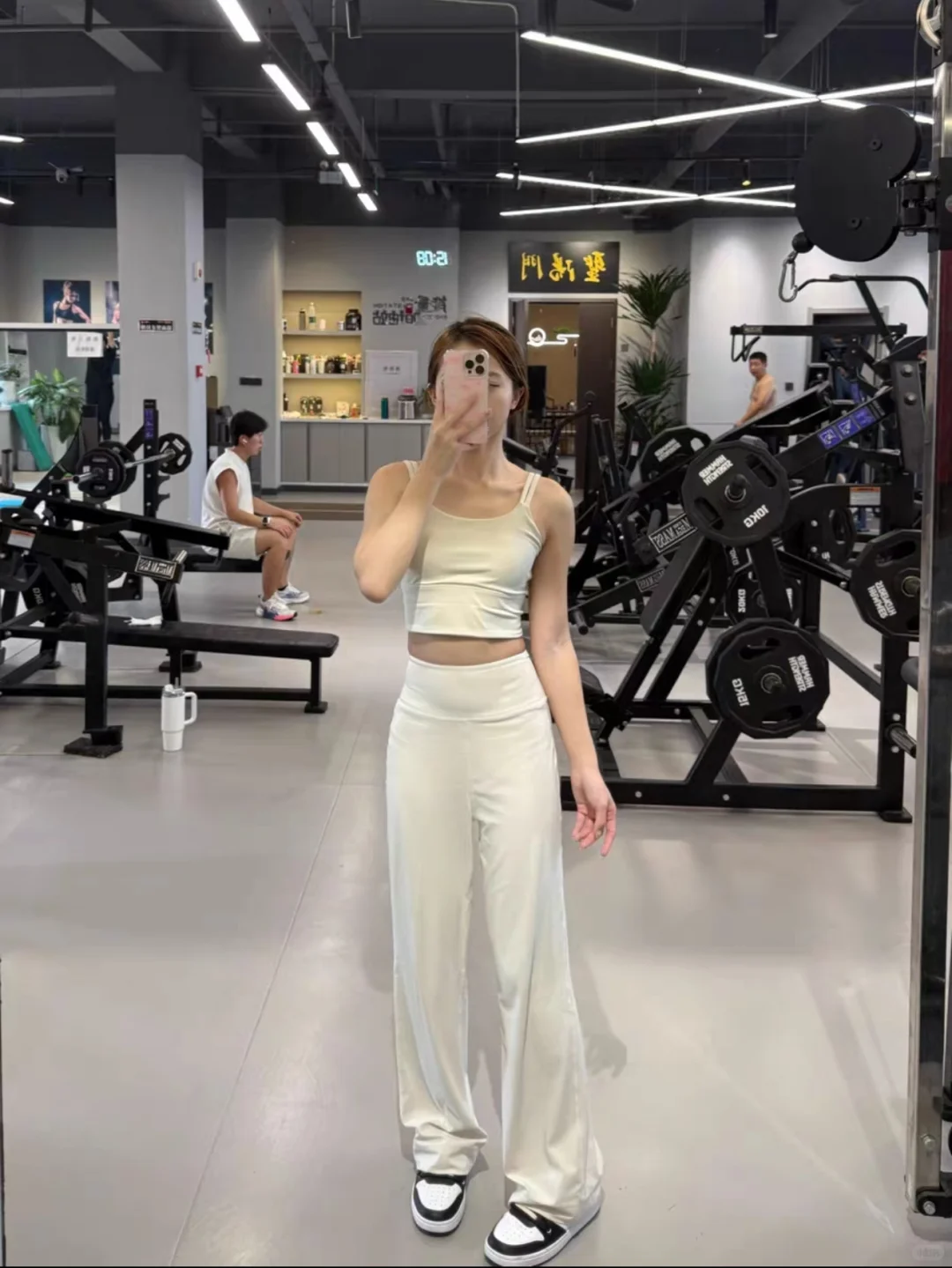 冬天健身房和白色更配~