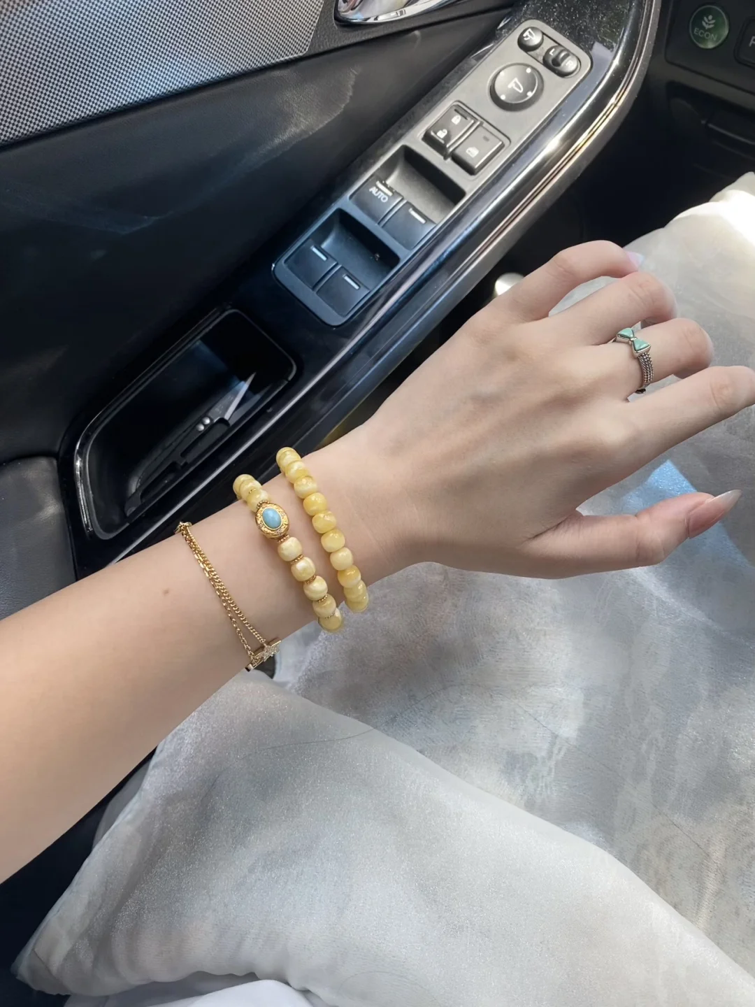 人生建议！！ 女生一定要多戴蜜蜡