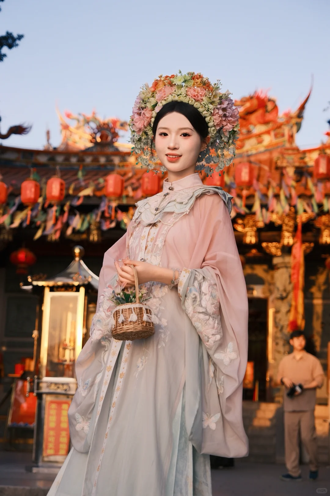 当汉服遇见蟳埔女习俗，便有了最独特的风情。