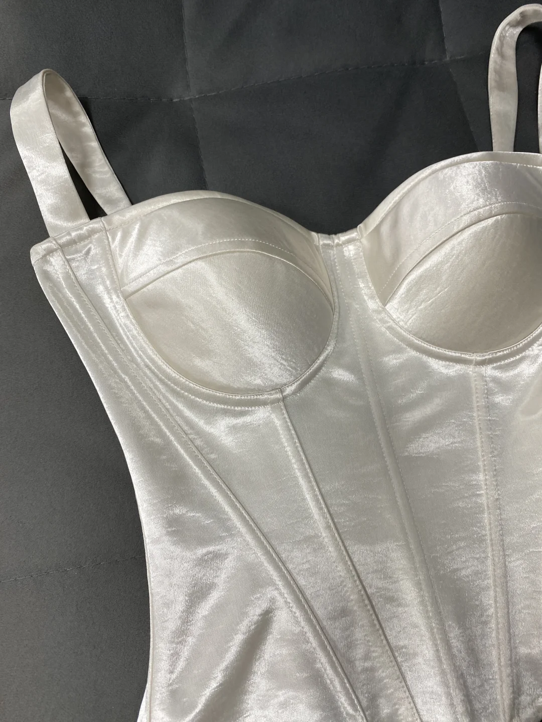 新品预览❗️女生独特的胸衣战袍❗️