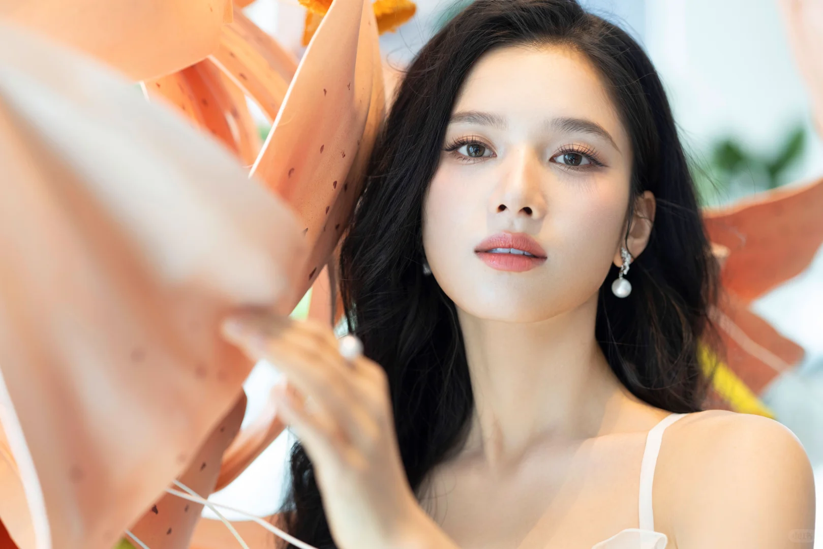 张婧仪｜兰蔻活动🤍清新大气的蕾丝白裙