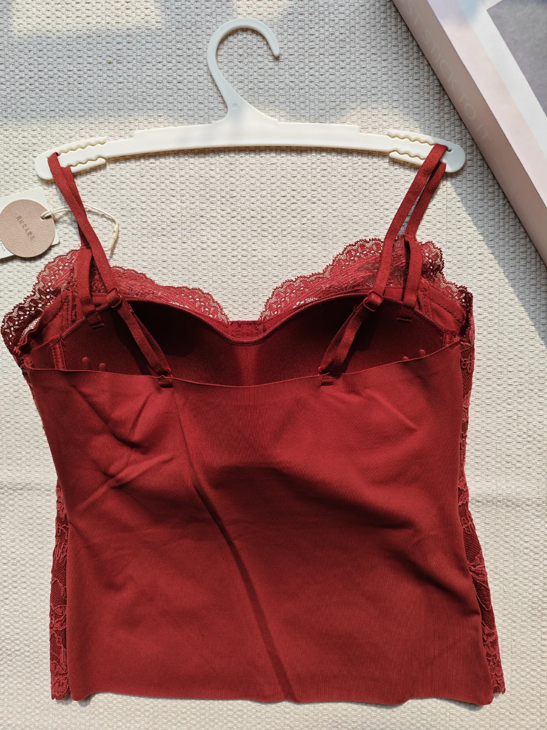 一眼心动的红色蕾丝吊带🌷好喜欢啊！！