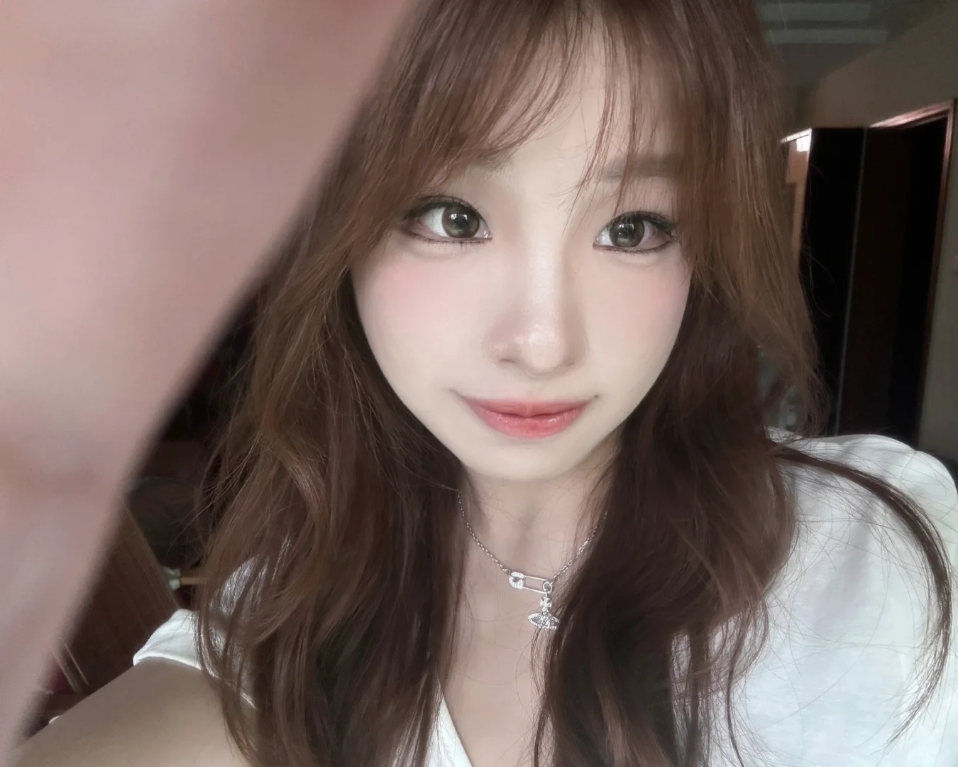 今天的妆有点ab古早嫩模妆的感觉…