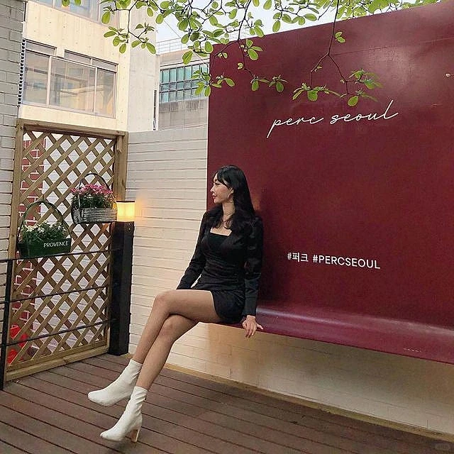 [ins美女]身材完美的大长腿女神模特写真