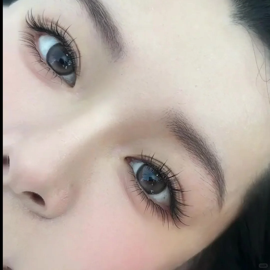 顶光下都这么自然的睫毛。。🙀什么含金量