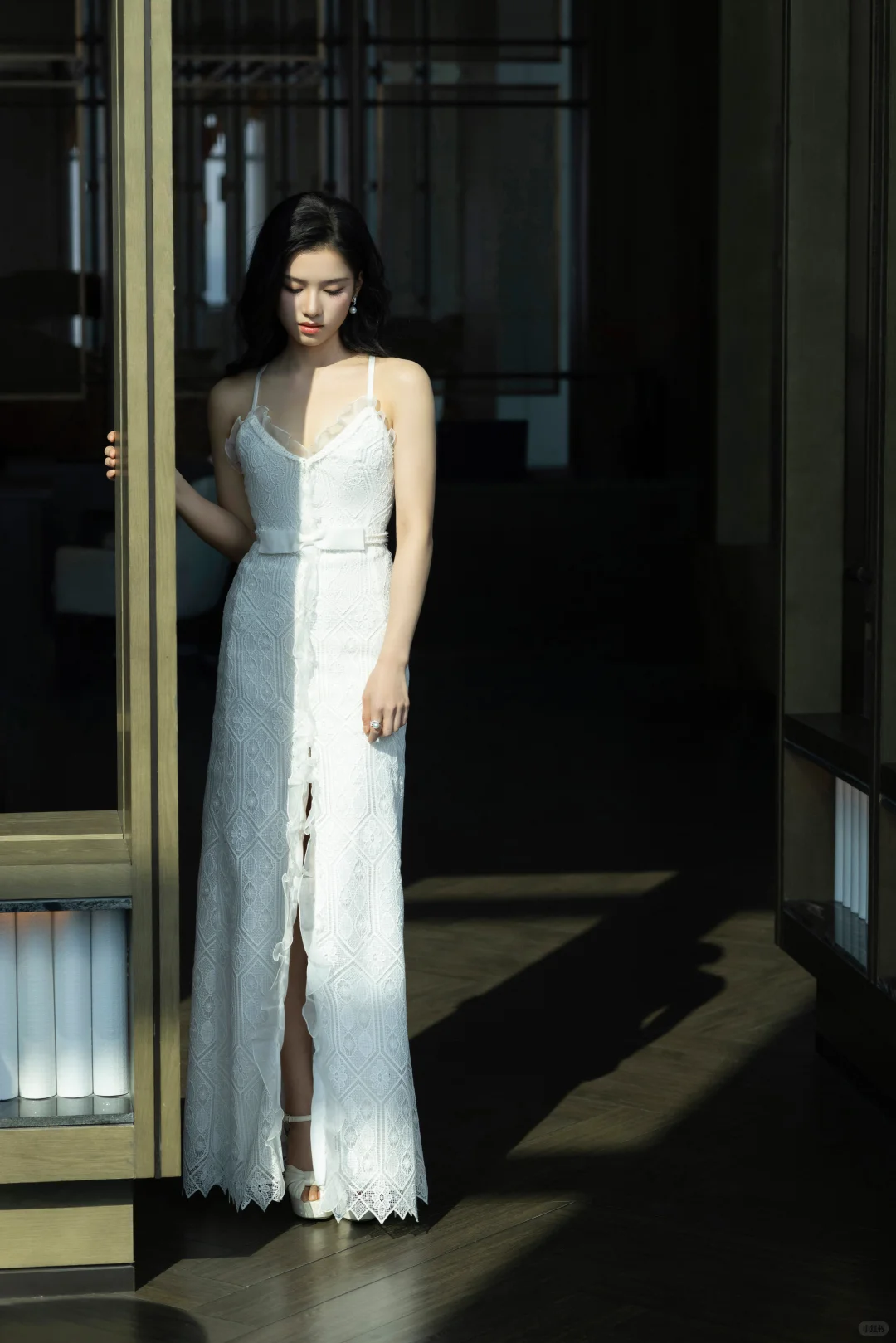 张婧仪｜兰蔻活动🤍清新大气的蕾丝白裙