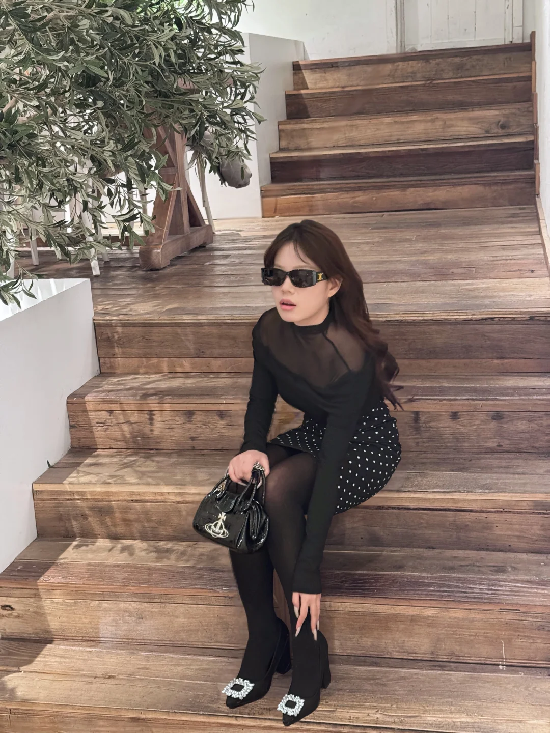 冬天真的没办法不喜欢百搭黑色波点包臀裙～
