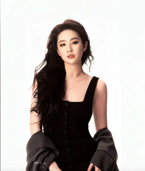 哇哦，她真的好高级好美啊！