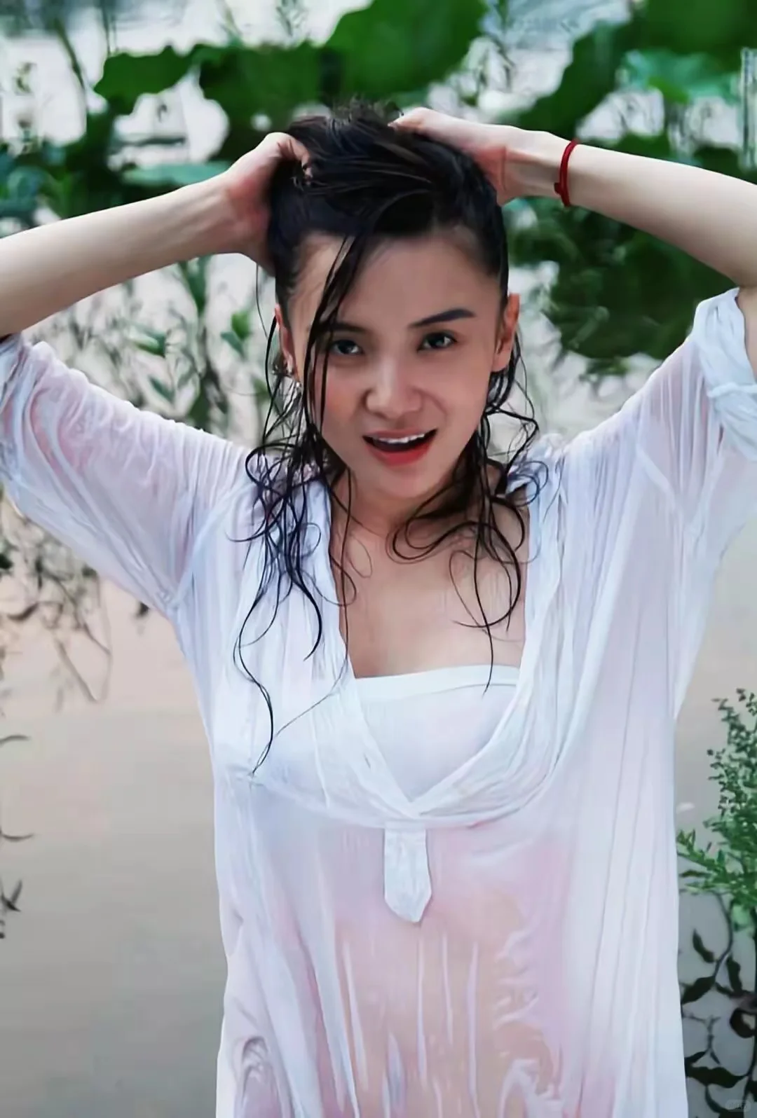 宋佳，充满野性的大胆写真，凹造型❤