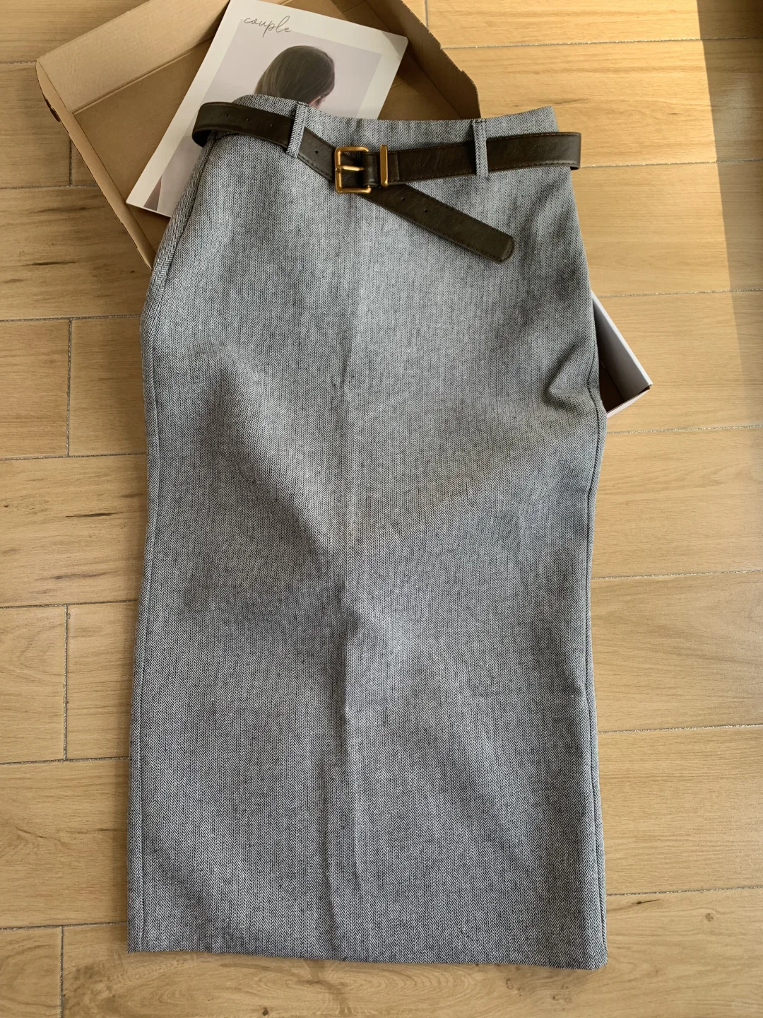 高级灰的温柔力量｜刚柔并济的御姐穿搭