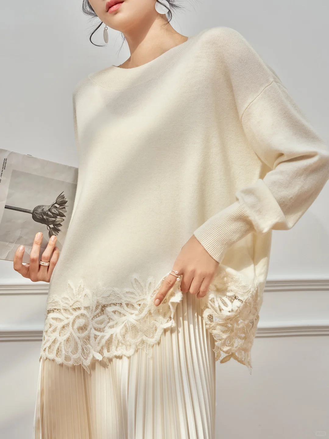 温柔到心巴的蕾丝拼接毛衣