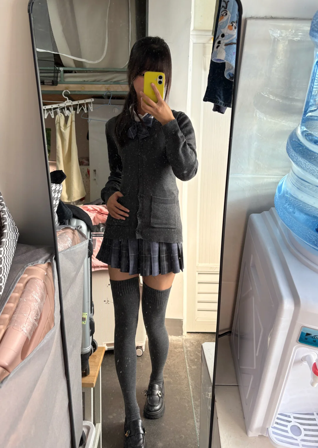 手好冷 可不可以牵着我呀