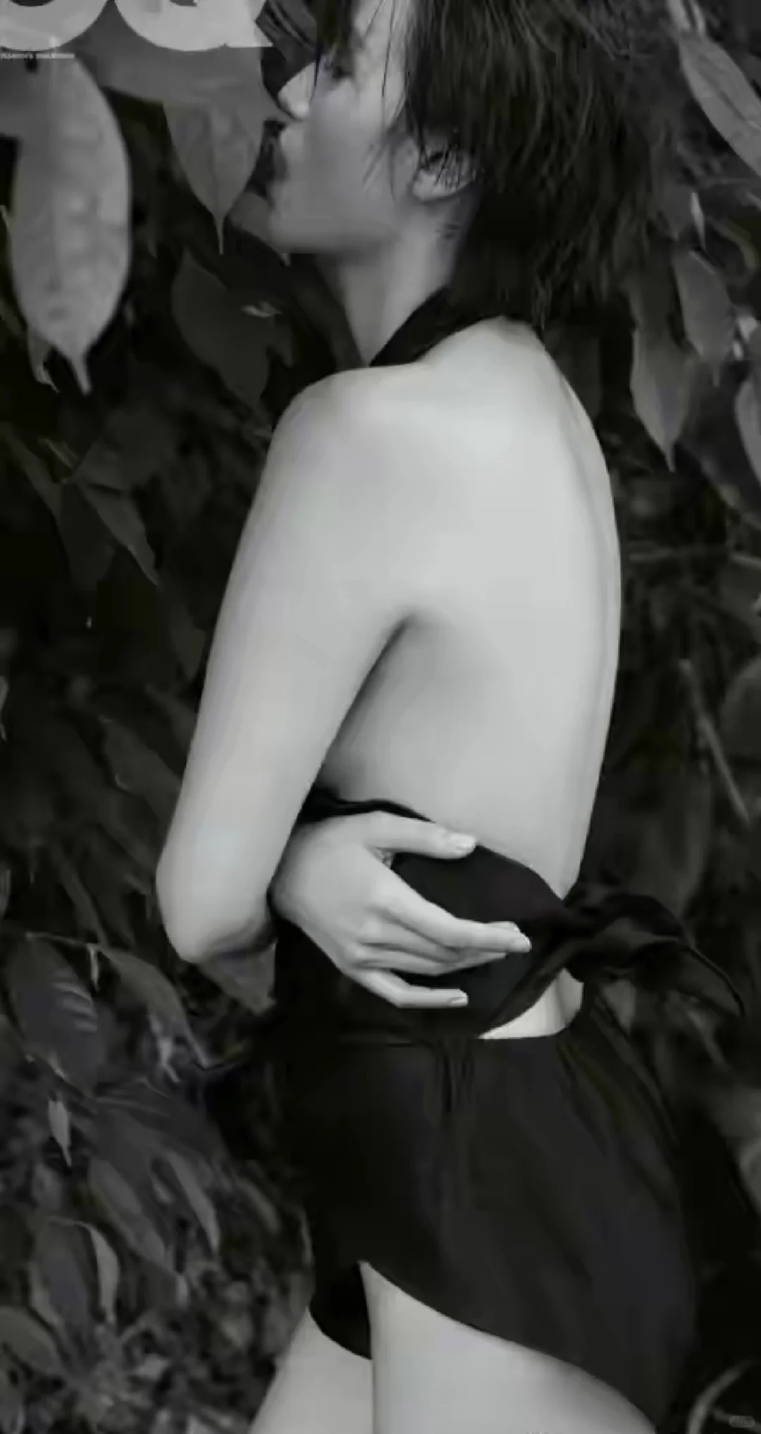 宋佳，充满野性的大胆写真，凹造型❤