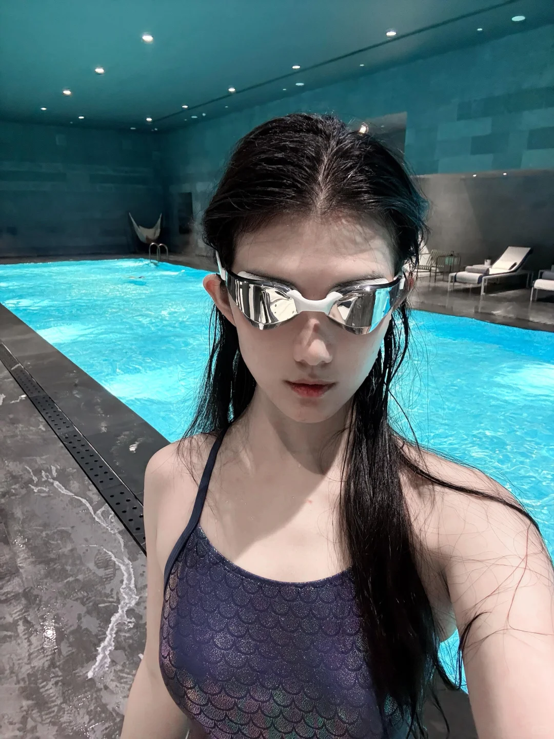 不是说戴上泳镜颜值下滑80%吗？