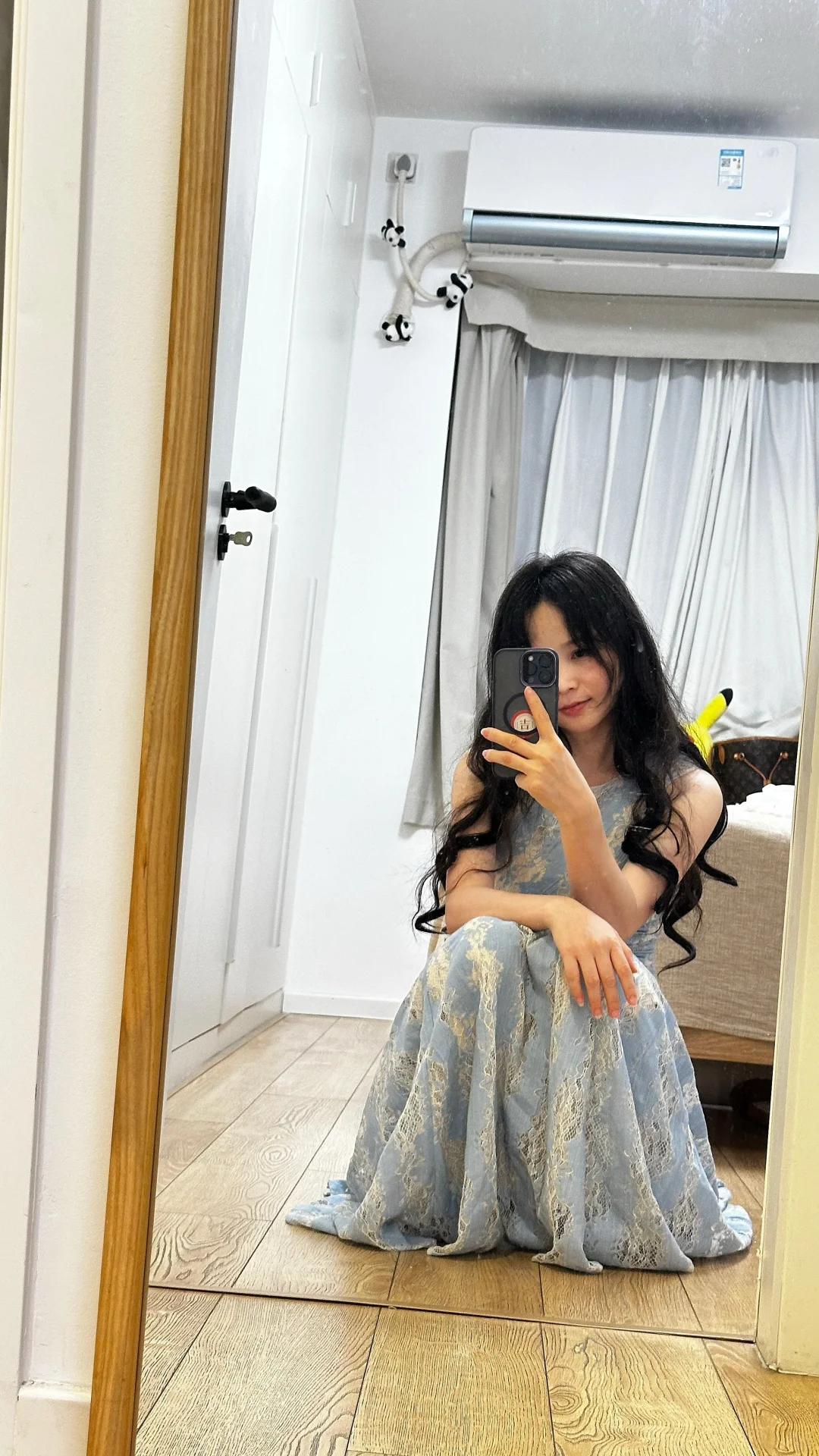 低调又精致的雾霾蓝连衣裙