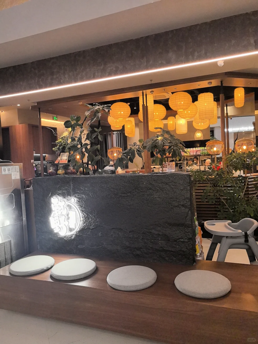 甄野川小馆｜龙湖天街的排队王一口就圈粉！