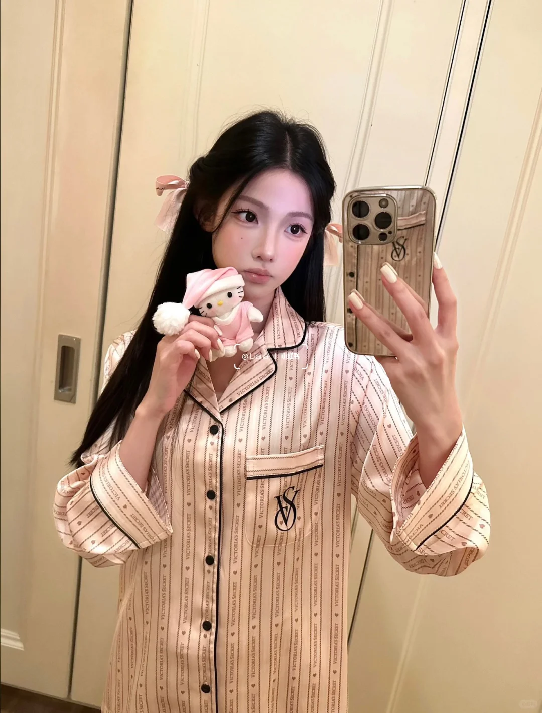 就这个维秘睡衣美🎀直接化身卧室里的咸鱼