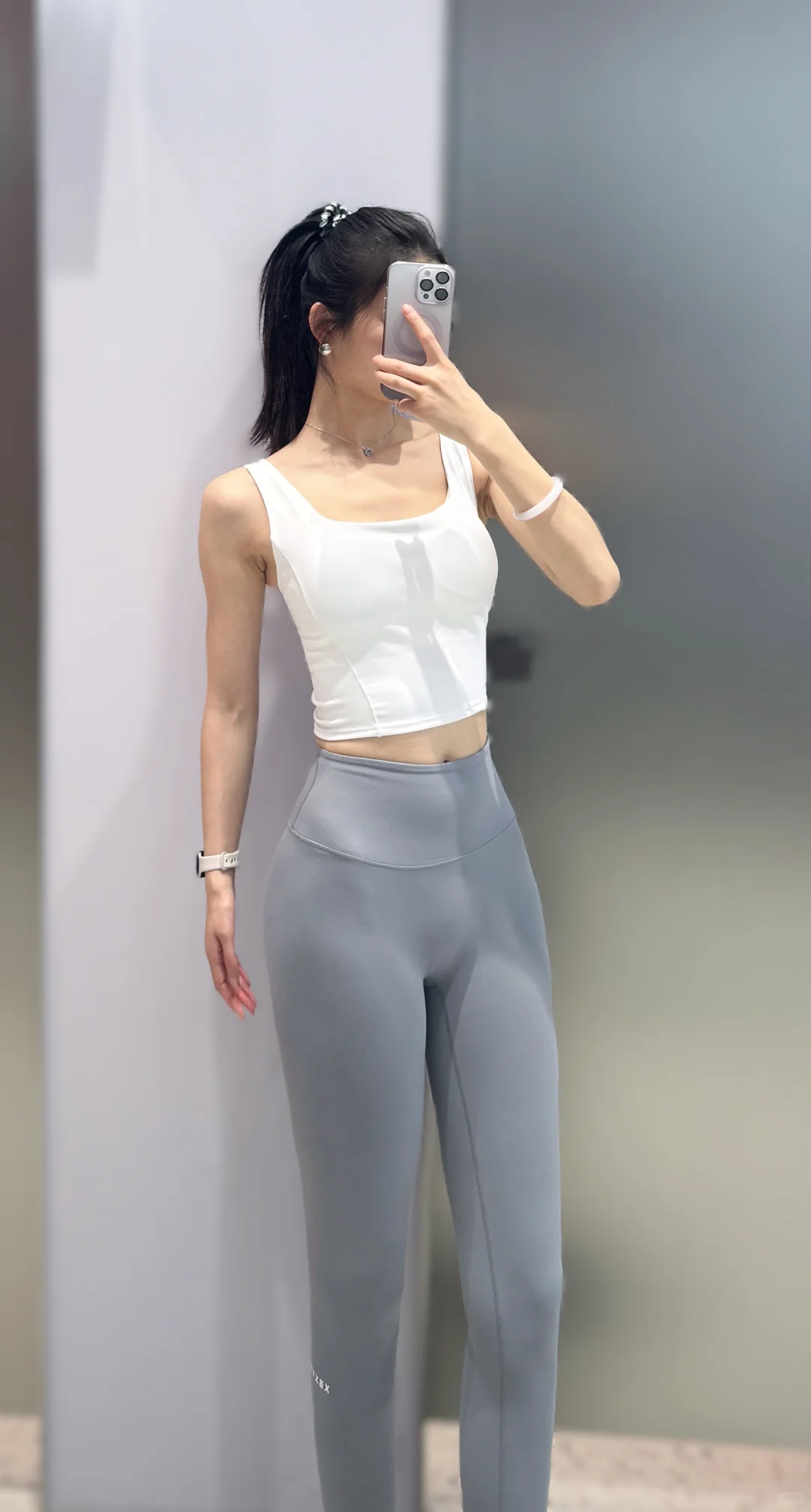 今天是紧身瑜伽裤