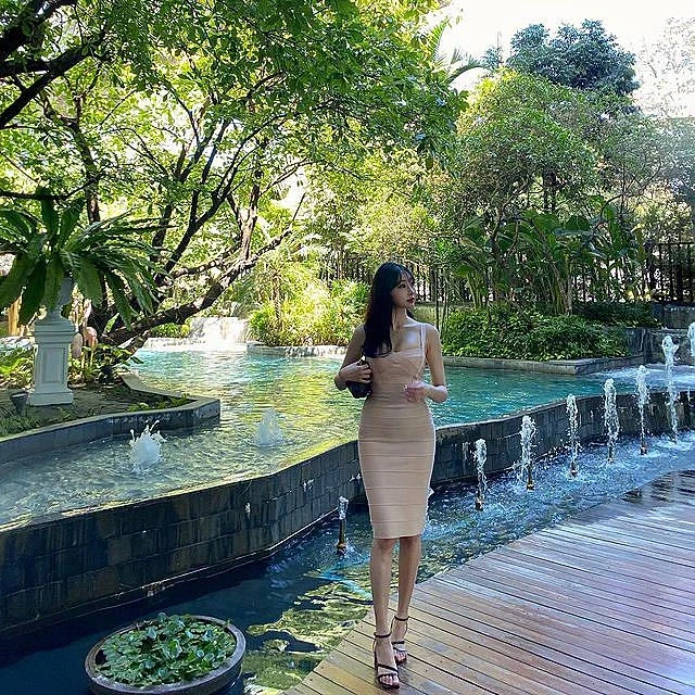 [ins美女]身材完美的大长腿女神模特写真