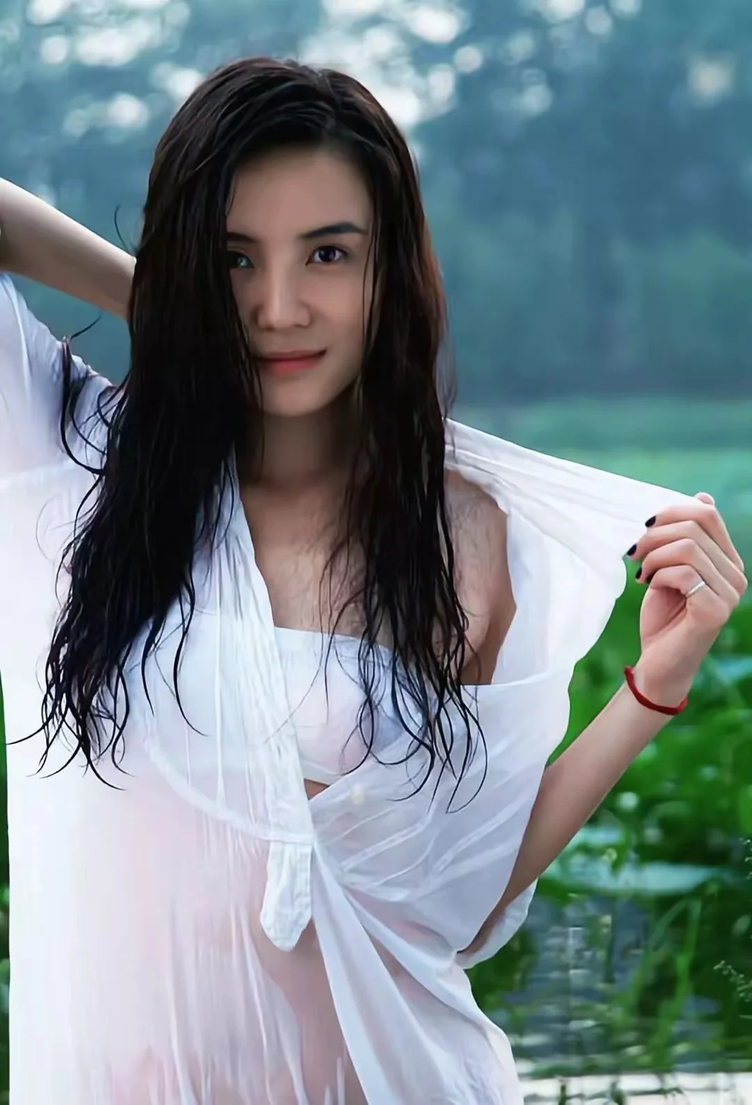 宋佳，充满野性的大胆写真，凹造型❤