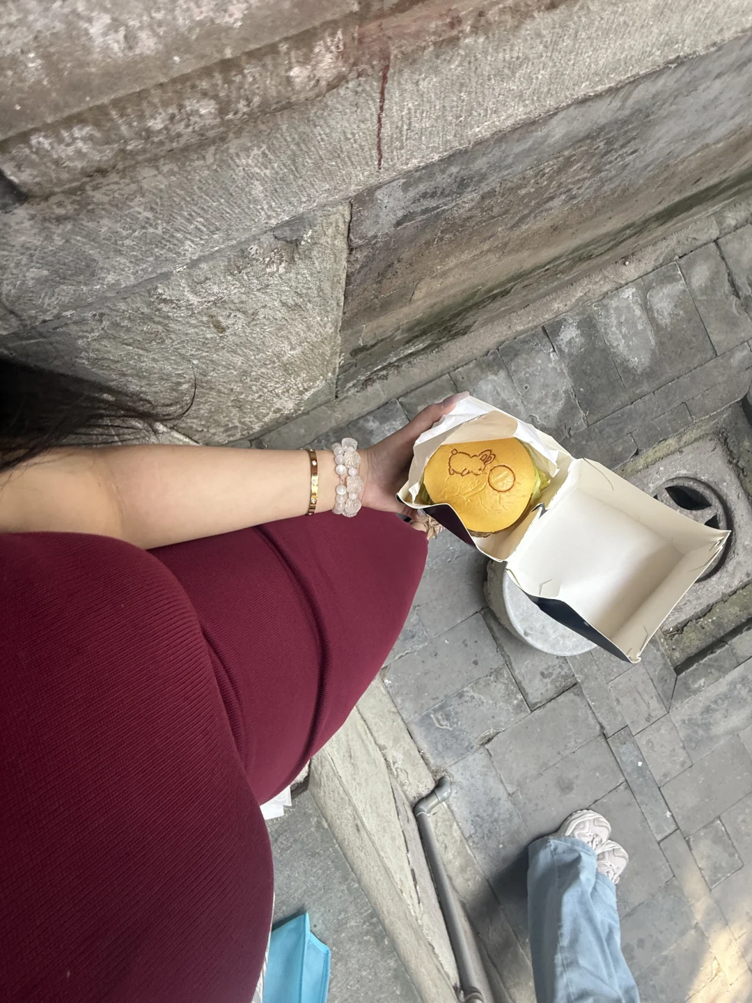 红色紧身针织包臀裙