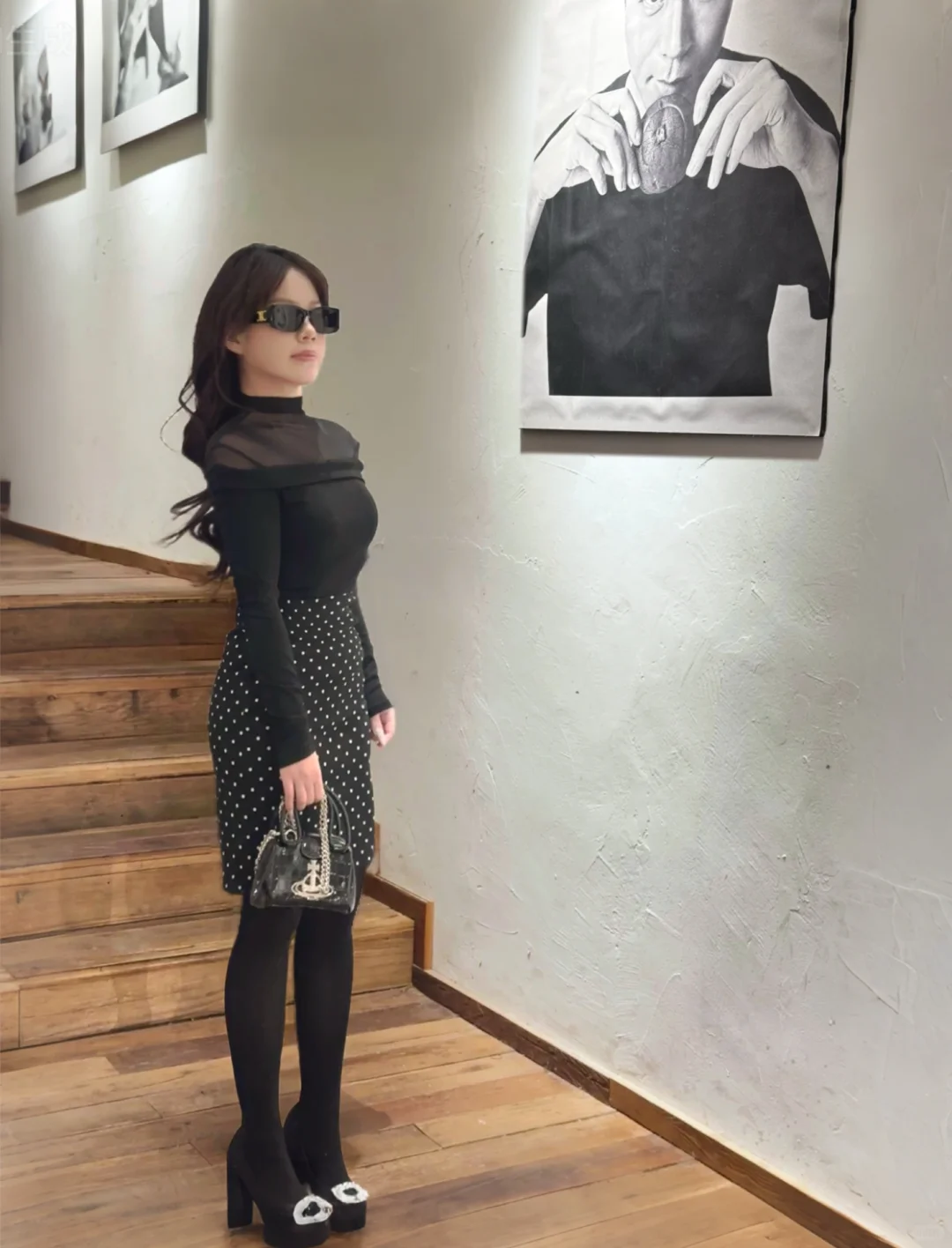 冬天真的没办法不喜欢百搭黑色波点包臀裙～