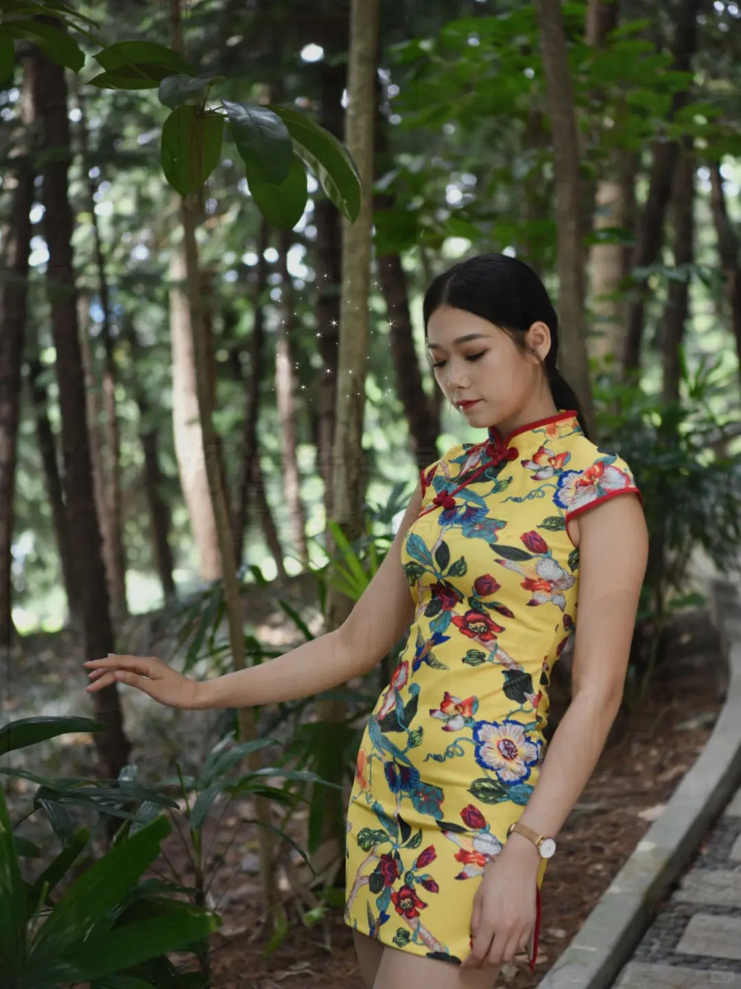 穿国风旗袍的姐姐，韵味十足