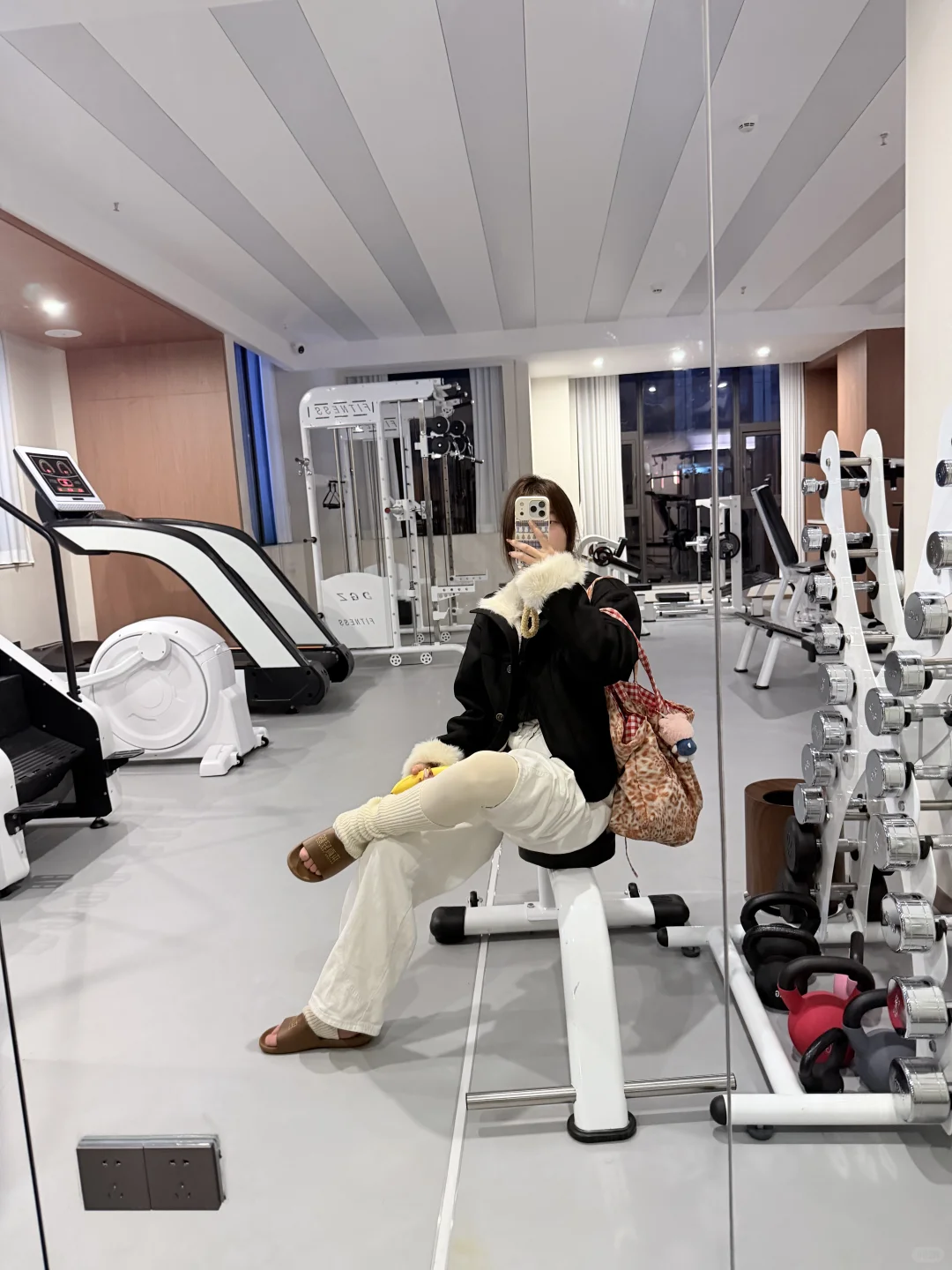 你去找穿黑丝的吧，俺牛仔裤里面还有瑜伽裤