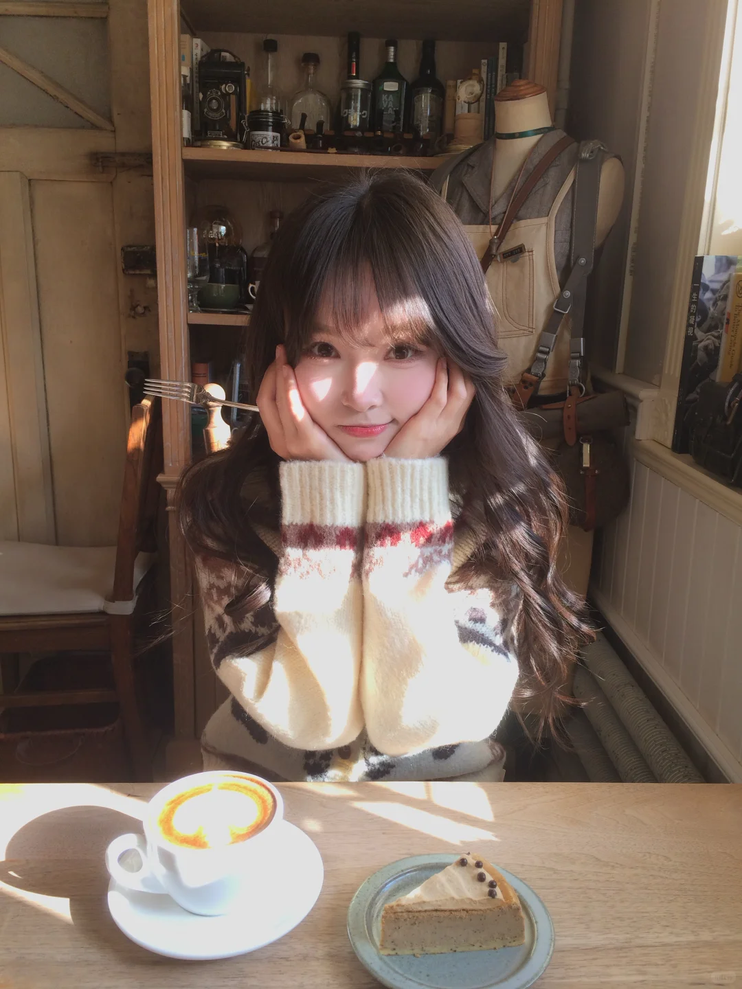 存一些古早氛围感咖啡店拍照姿势🫧✨🍮