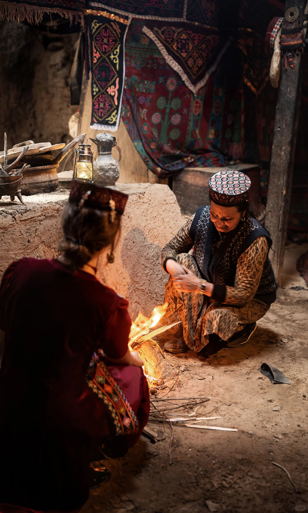 如杏花般纯洁和美丽的塔吉克女士们～