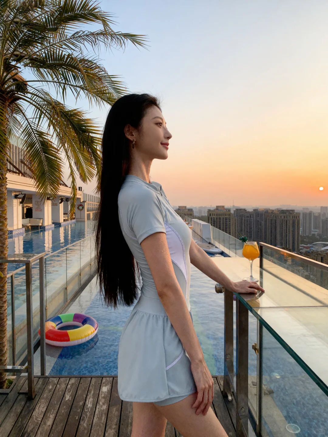 泳池日落氛围天花板！把高级感焊在身上🌇
