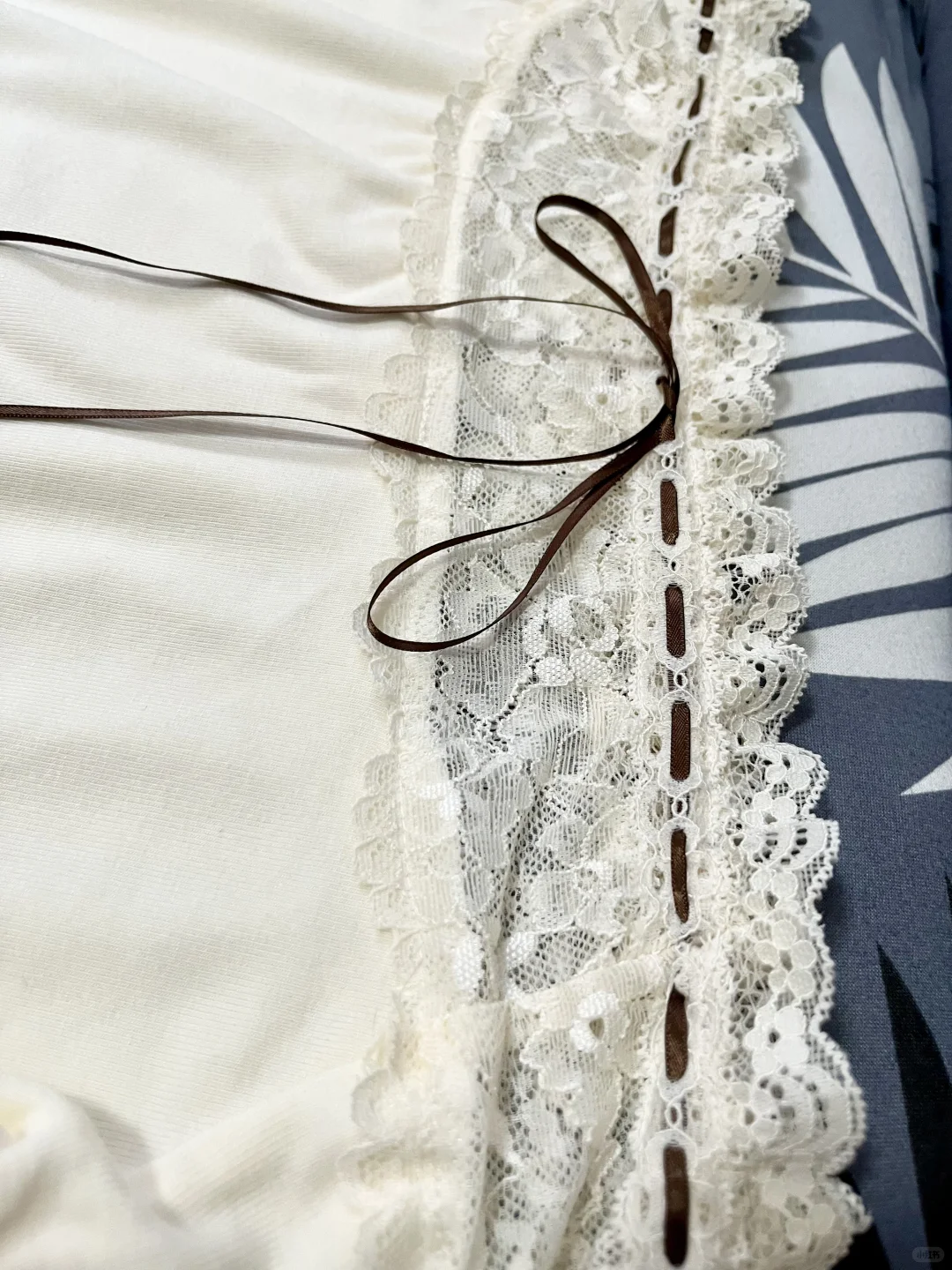 蕾丝边一字领上衣，全新闲置便宜出